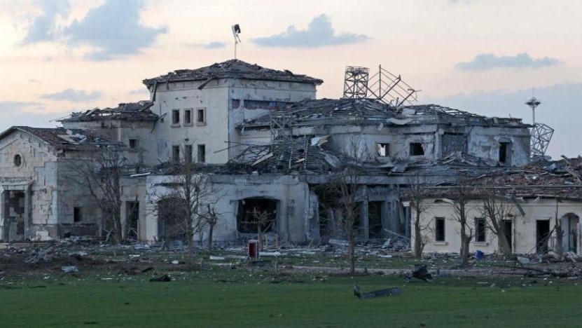 منظر عام يظهر قصرًا مدمرًا بعد هجوم ليلي في أربيل ، عاصمة منطقة الحكم الذاتي الكردية شمال العراق ، في 13 مارس 2022