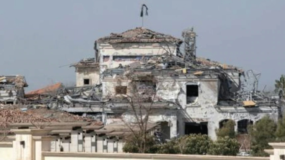 صورة تظهر مبنى متضررا بهجوم صاروخي استهدف أربيل عاصمة إقليم كردستان العراق في 13 مارس 2022