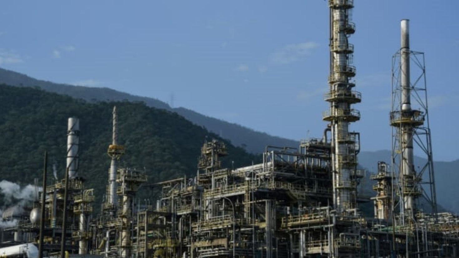 مصفاة لتابعة لشركة النفط البرازيلية التي تديرها الدولة بتروبراس، في كوباتاو، ولاية ساو باولو، البرازيل