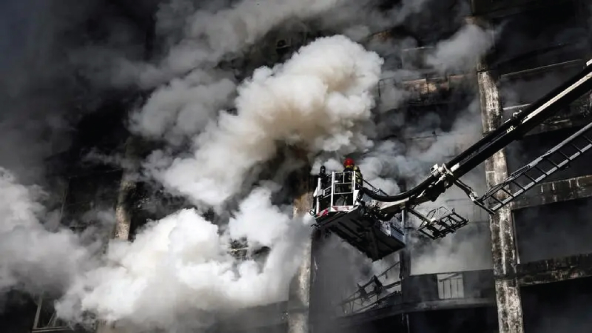 دخان وحرائق في كييف بسبب القصف الروسي المستمر على العاصمة الأوكرانية