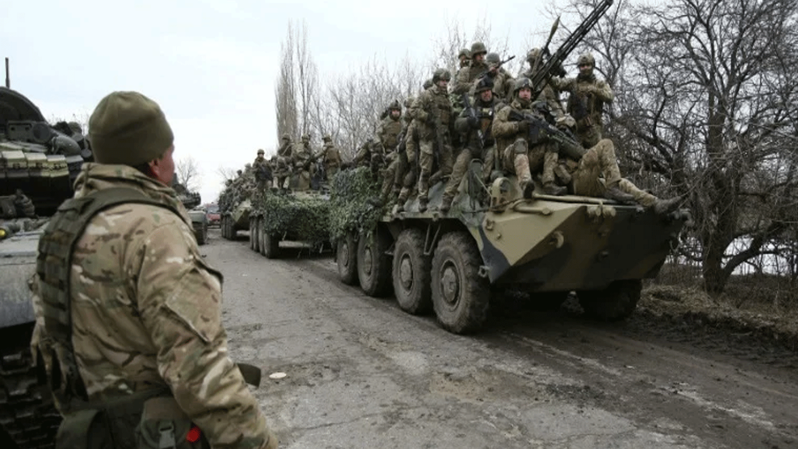 جنود أوكرانيون يستعدون لصد هجوم في منطقة لوغانسك بأوكرانيا.