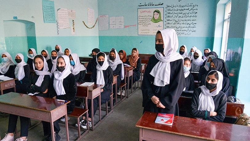 طالبان تغلق مدارس البنات الثانوية في أفغانستان بعد ساعات من إعادة فتحها
