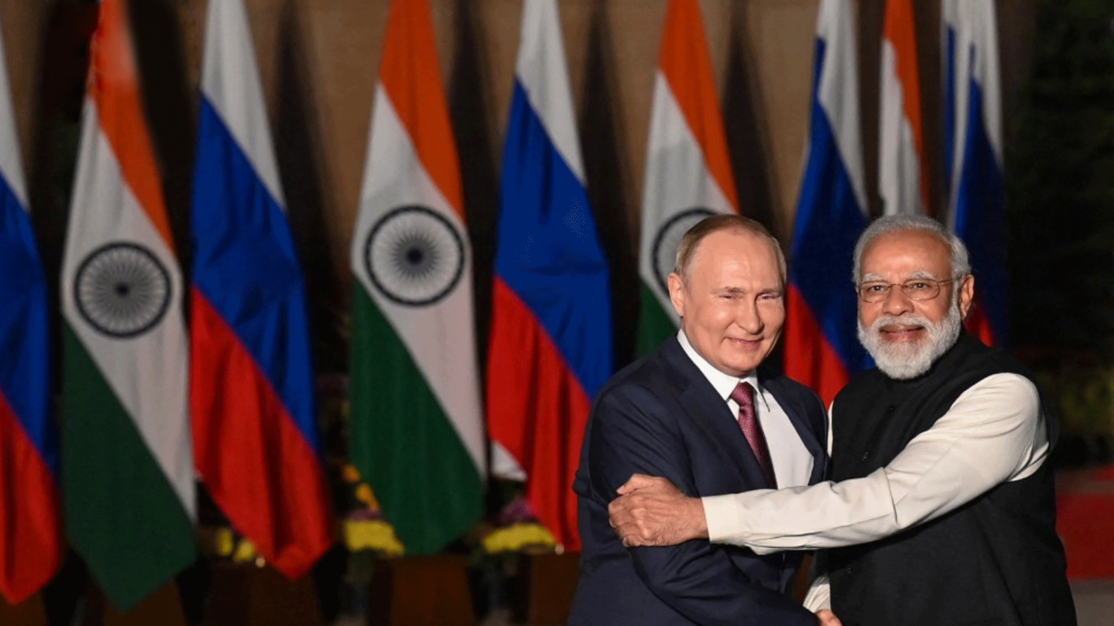 لقطة أرشيفية للرئيس الروسي فلاديمير بوتين مع رئيس الوزراء الهندي ناريندرا مودي