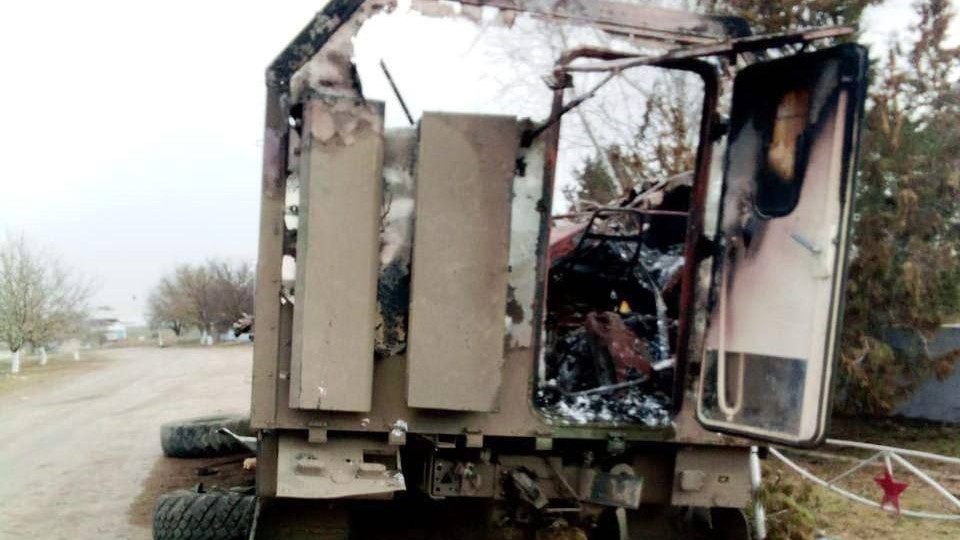 آلية عسكرية روسية محترقة في منطقة ميكولايف