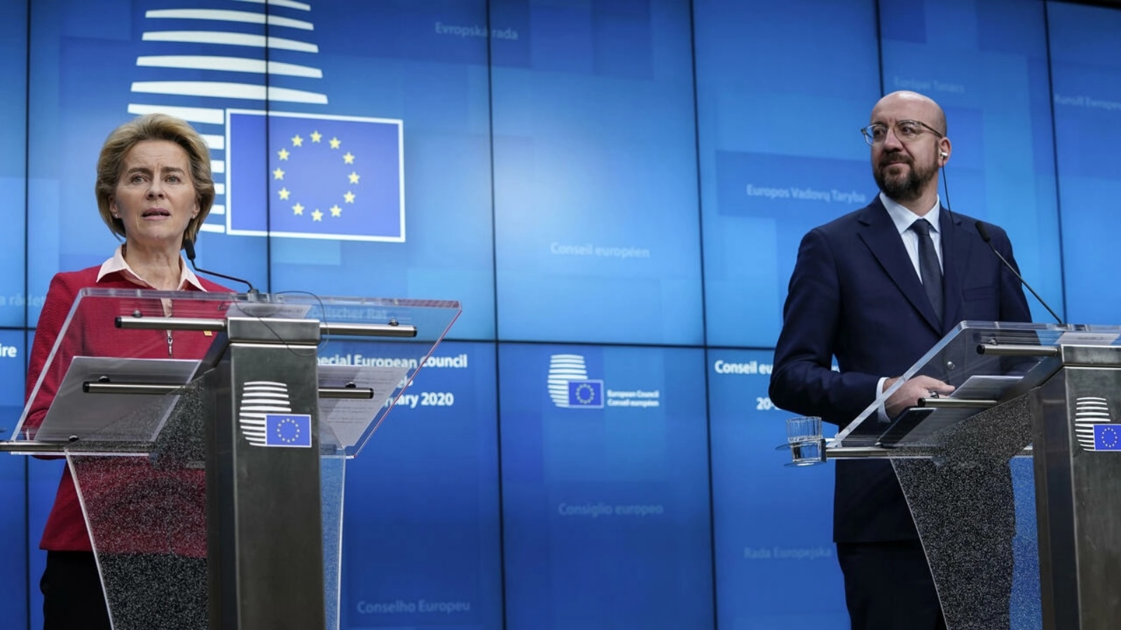 رئيس المجلس الأوروبي شارل ميشال في مؤتمر صحافي مشترك مع رئيسة المفوضية الأوروبية أوروسولا فون دير لايين في 21 فبراير 2020