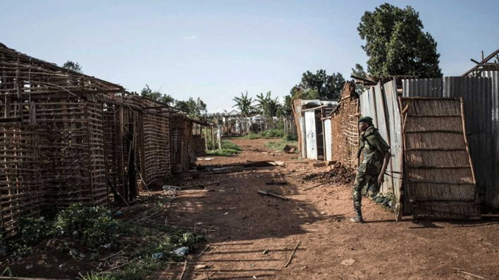 قرية مهجورة بعد تعرضها للهجوم ، في دجوغو بإقليم إيتوري الكونغولي