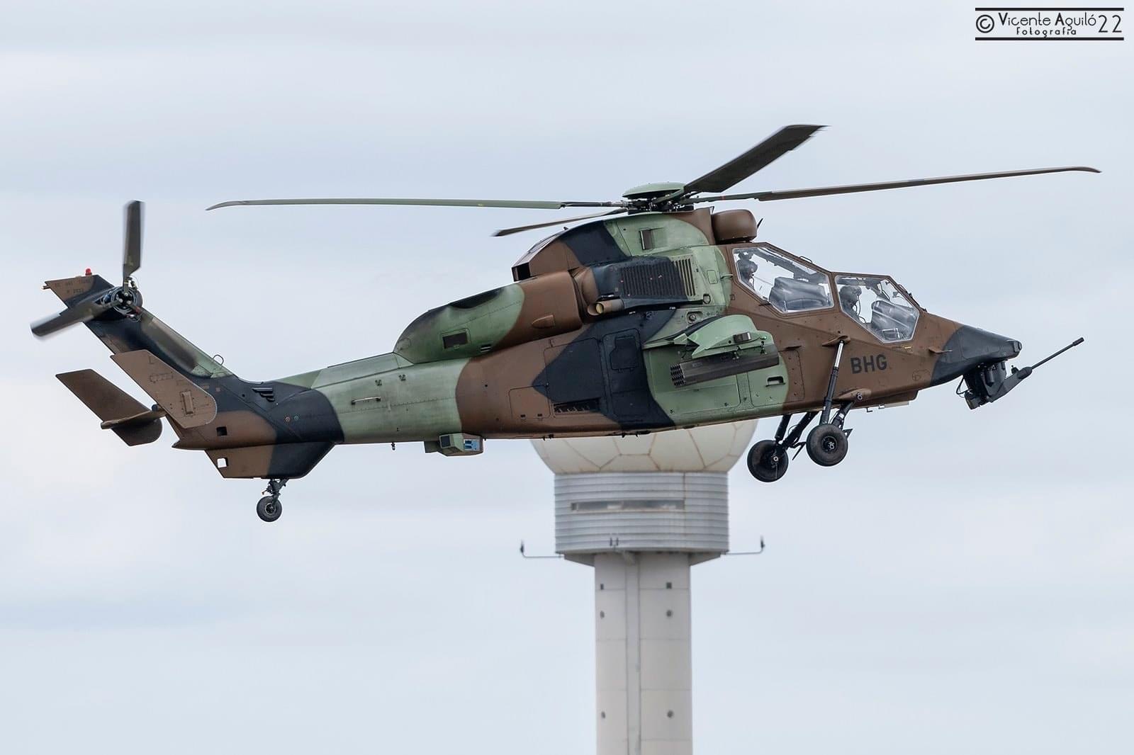 مروحية مغربية خلال المناورات 