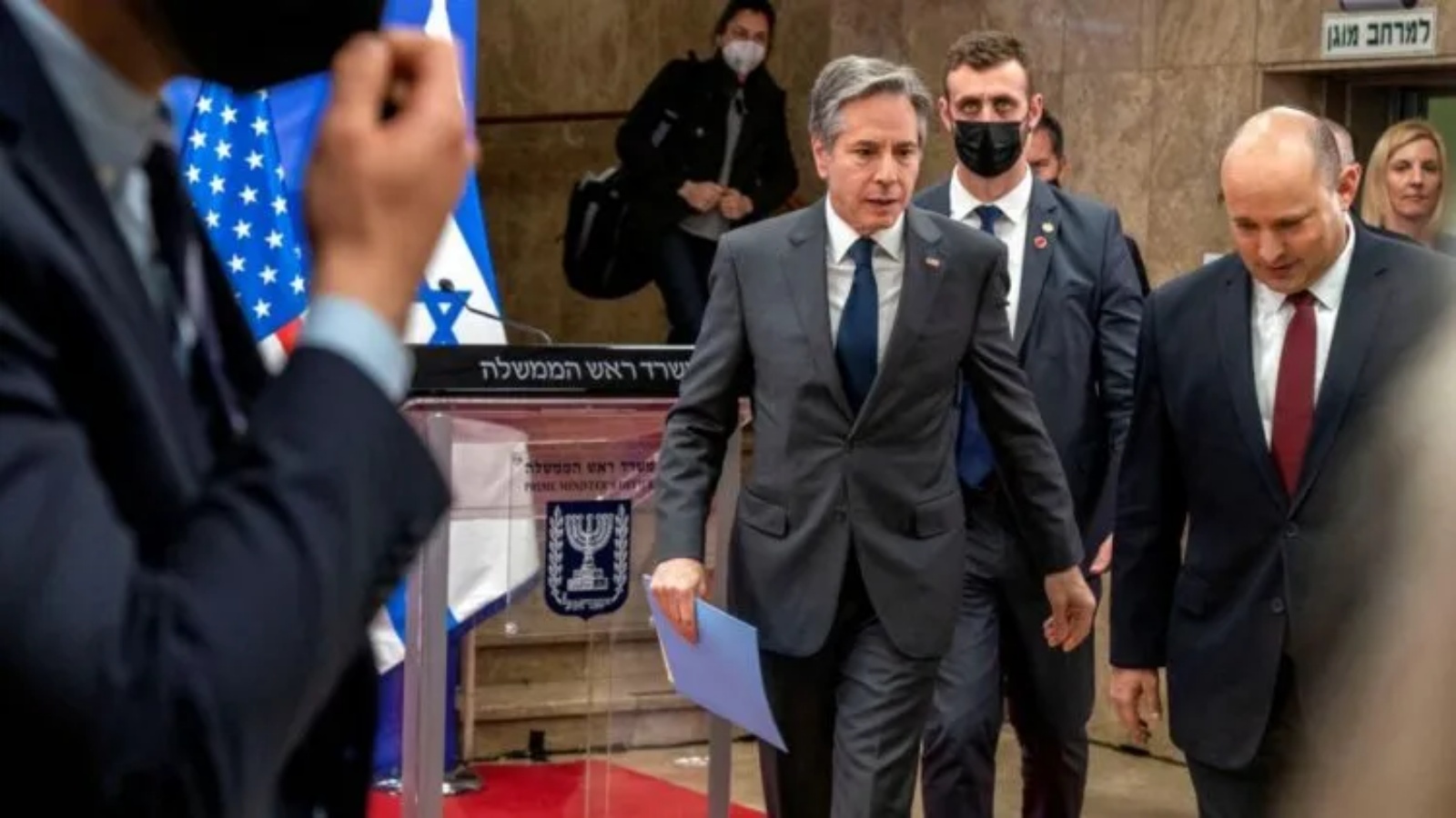 رئيس الوزراء الإسرائيلي نفتالي بينيت (يمين) ووزير الخارجية الأميركي أنتوني بلينكين 
