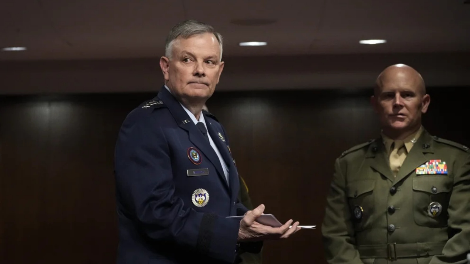 الجنرال غلين فانهيرك، قائد القيادة الشمالية الأميركية وقيادة الدفاع الجوي لأميركا الشمالية، يصل لحضور جلسة استماع للجنة القوات المسلحة بمجلس الشيوخ في الكابيتول هيل في 24 مارس 2022 في واشنطن العاصمة.