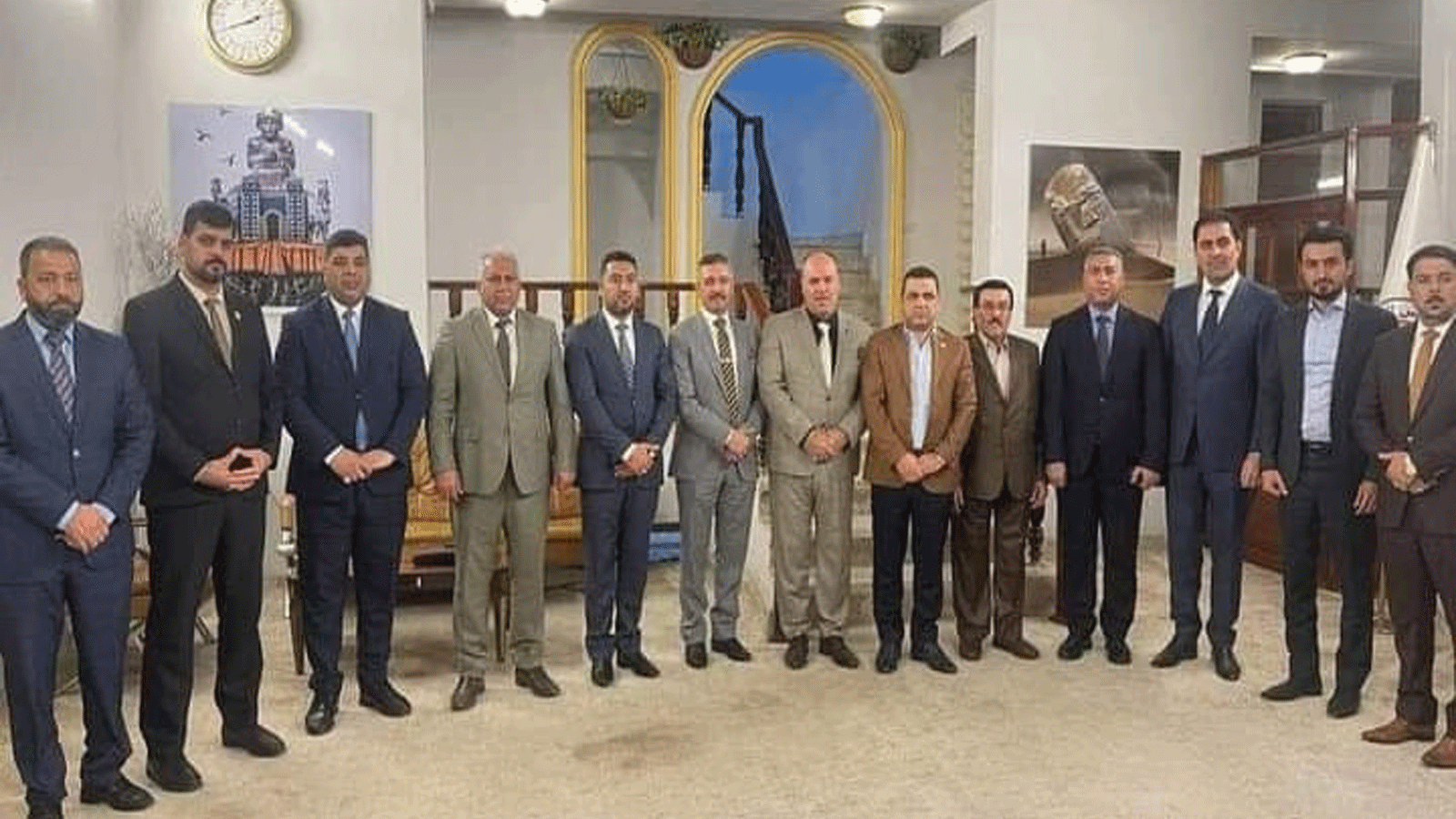 النواب المستقلون خلال اجتماعهم قبيل انعقاد جلسة البرلمان التي فشلت بانتخاب رئيس البلاد. الاربعاء 30 آذار\ مارس 2022 (تويتر)