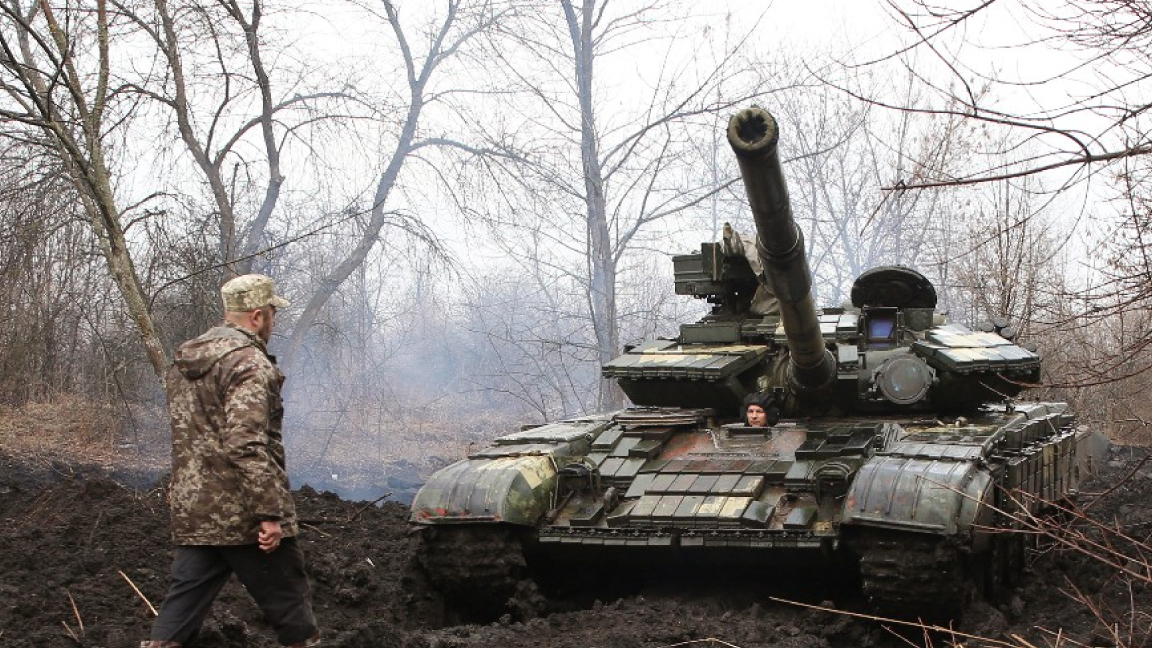 دبابة روسية متعثرة في الوحول في خاركيف