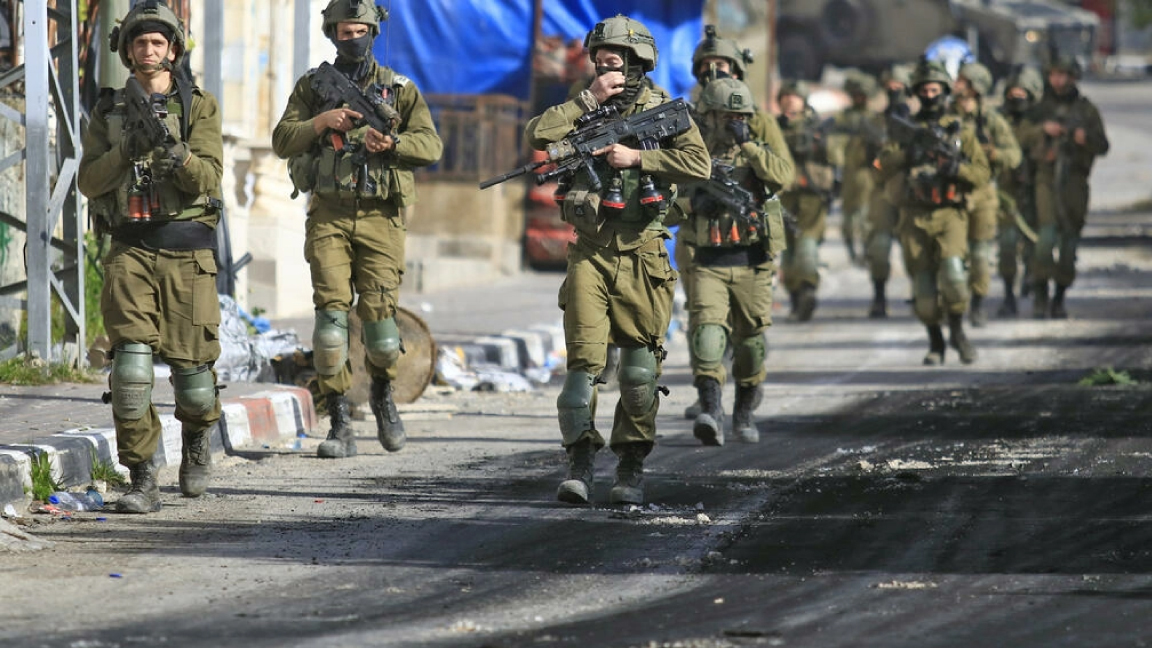 جنود إسرائيليون خلال دورية في قرية جنوب جنين بتاريخ 30 مارس 2022