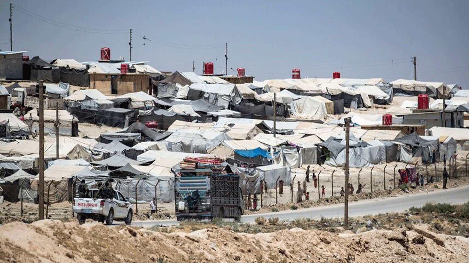 منظر عام يُظهر مخيم الهول الذي يديره الأكراد، والذي يحتجز أقارب مقاتلين مشتبهين في تنظيم الدولة الإسلامية، في شمال شرق محافظة الحسكة السورية