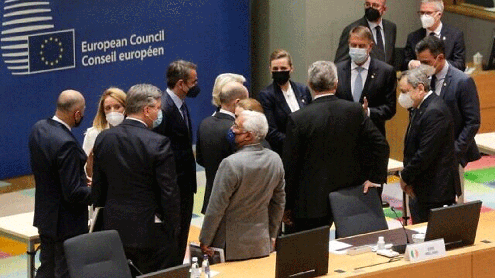 قادة الاتحاد الأوروبي قبيل القمة الطارئة للاتحاد الأوروبي في مبنى المجلس الأوروبي في بروكسل. في 24 شباط\ فبراير 2022 