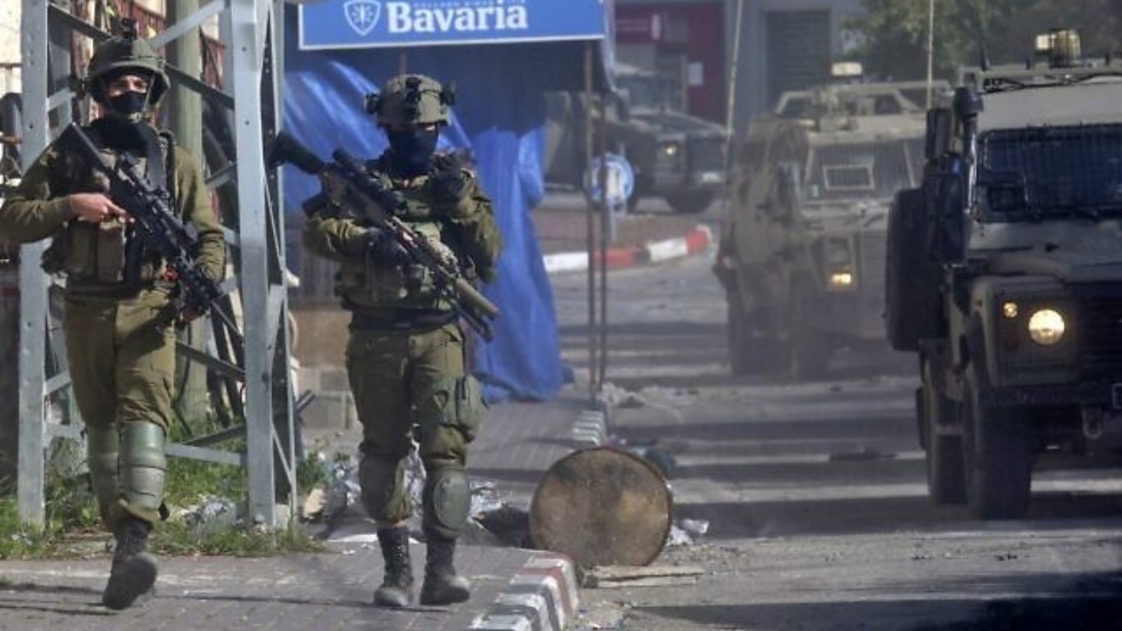 جنود إسرائيليون يقومون بدورية في قرية بالقرب من مدينة جنين شمال الضفة الغربية في 30 مارس 2022 