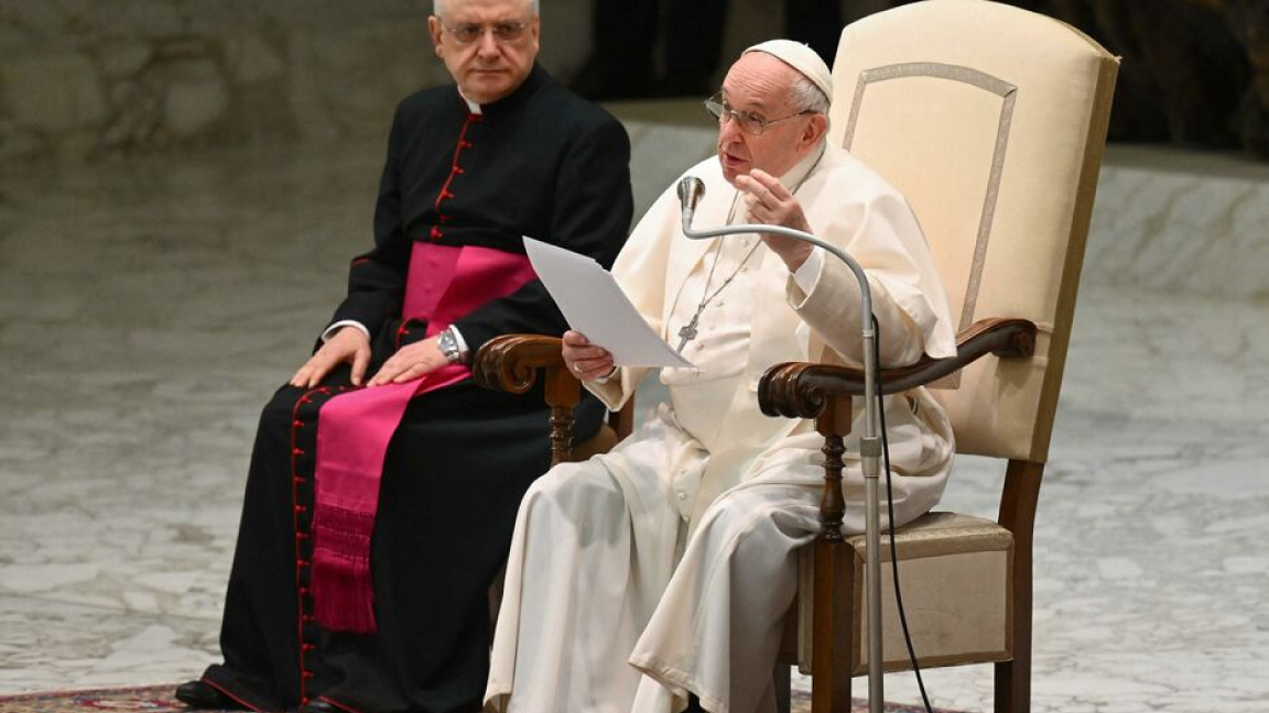 قداسة البابا يلقي خطابًا في حاضرة الفاتيكان في 6 أبريل 2022