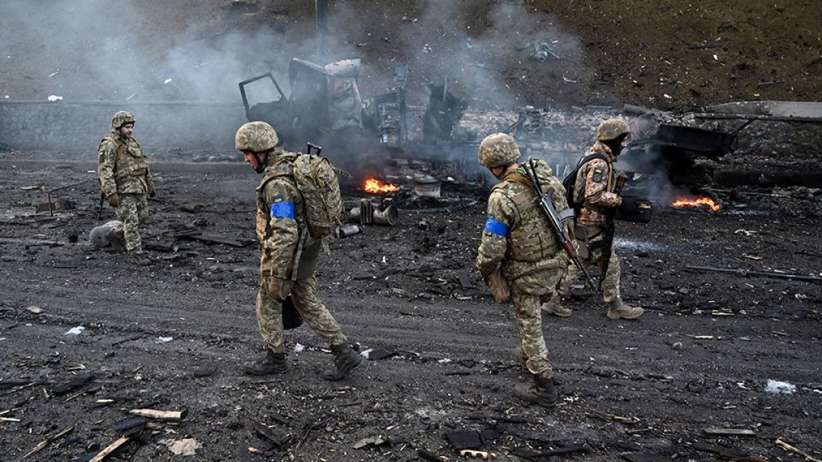 جنود أوكرانيون بعد استعادة مناطق قرب كييف من قبضة القوات الروسية