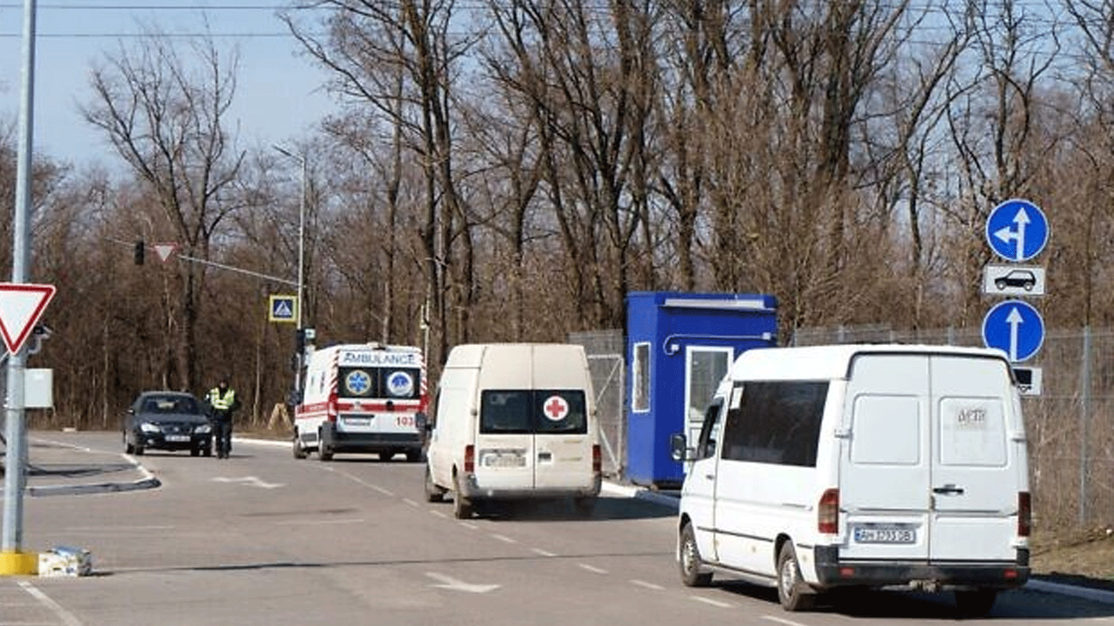 قافلة من المتطوعين تحمل إمدادات للمدنيين العالقين في ماريوبول تغادر زابوريزهزهيا. في 29 آذار\مارس 2022، وسط الغزو الروسي لأوكرانيا