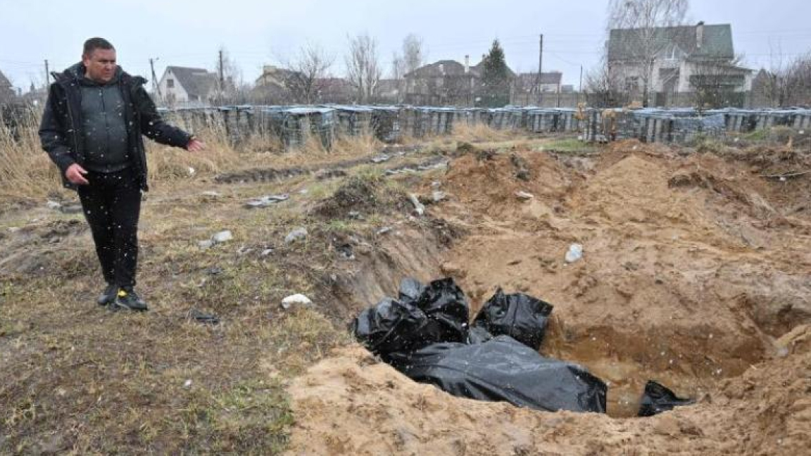 المقبرة الجماعية التي عُثر عليها في مدينك بوتشا الأوكرانية