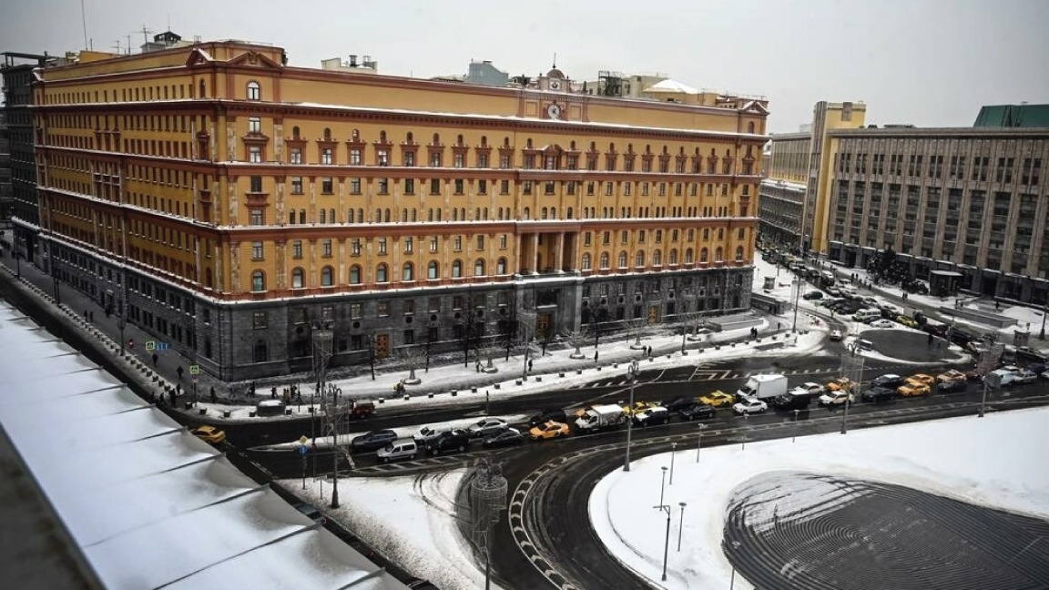 منظر جوي يظهر المقر الرئيسي لجهاز الأمن الفيدرالي (FSB) ، والوكالة التي خلفت KGB ، وساحة لوبيانكا أمامه في وسط موسكو في 25 فبراير 2021