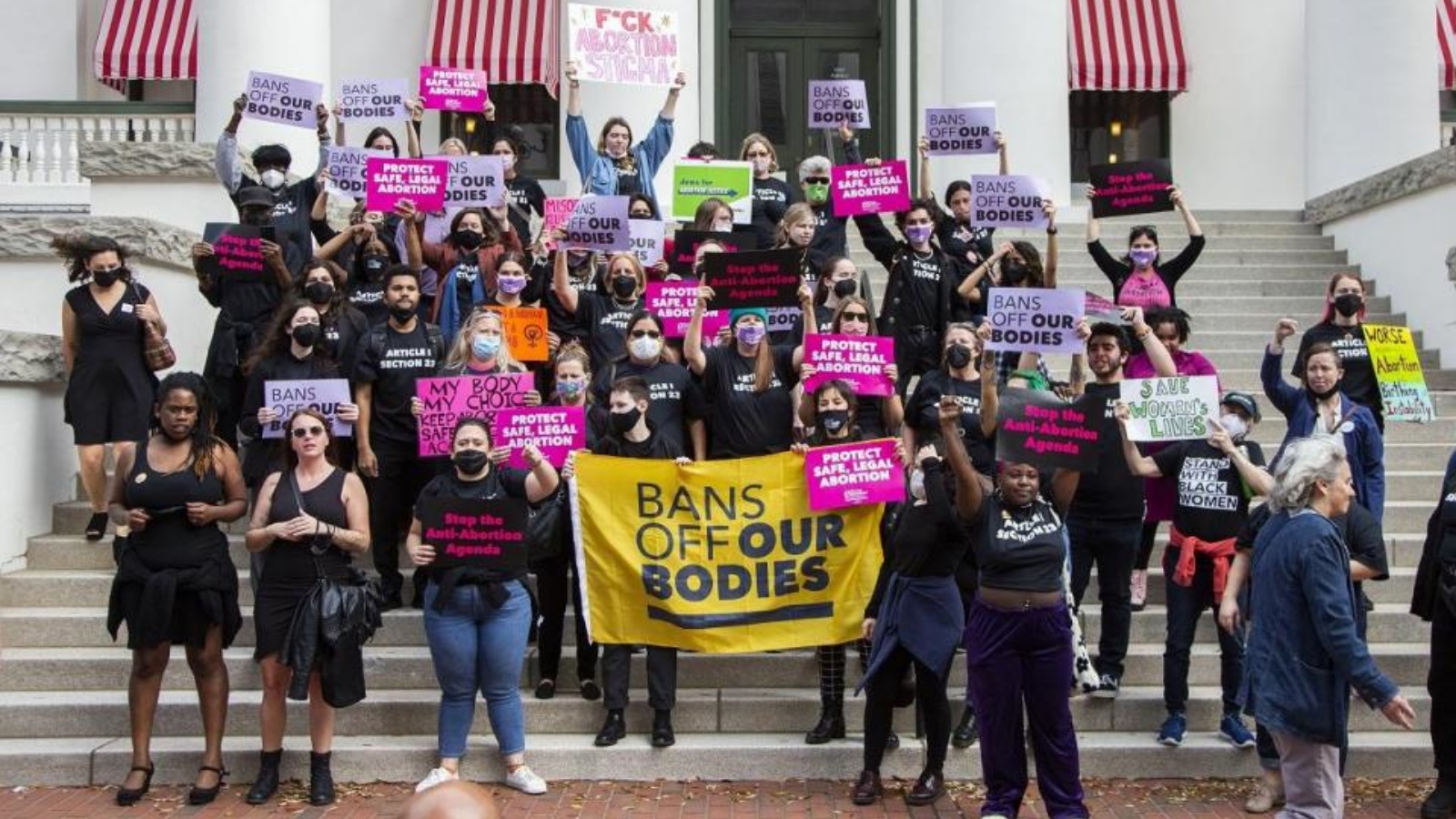 مدافعون عن الاستقلال الجسدي في فلوريدا كابيتول في فبراير 2022