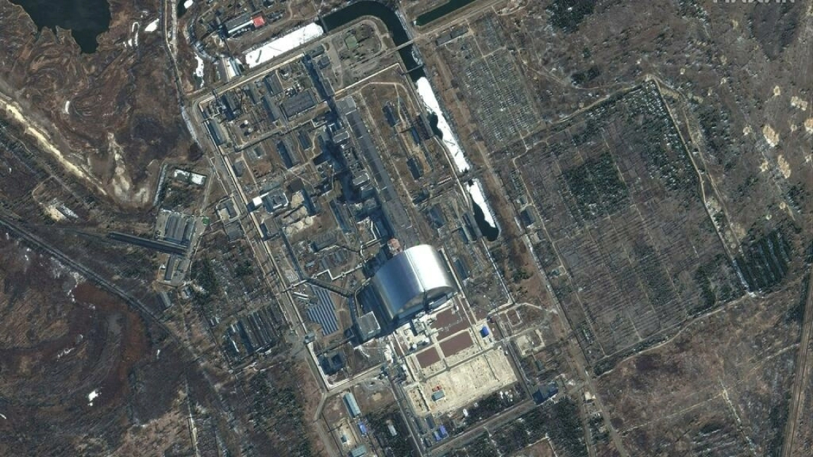 التقطت صورة قمر صناعي ماكسار في 10 مارس 2022 وتظهر محطة تشيرنوبيل للطاقة النووية في بريبيات، أوكرانيا، والتي بدأت القوات الروسية الانسحاب منها، وفقًا لصورة الأقمار الصناعية الأميركية