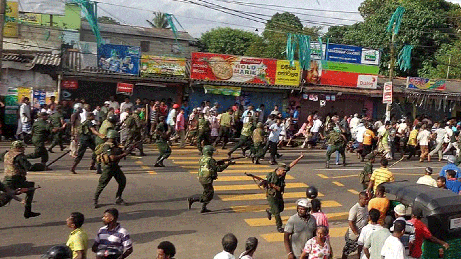 انتشار الجيش السريلانكي أمام المتمردين