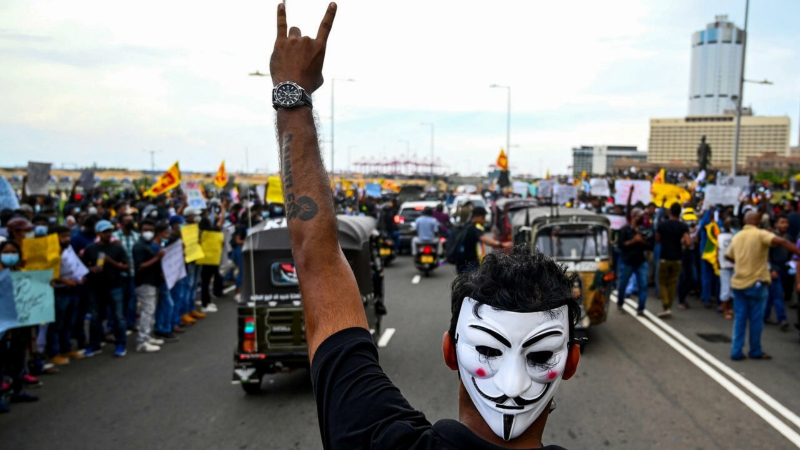متظاهرون ضد الرئيس السريلانكي في العاصمة كولومبو في 09 أبريل 2022 
