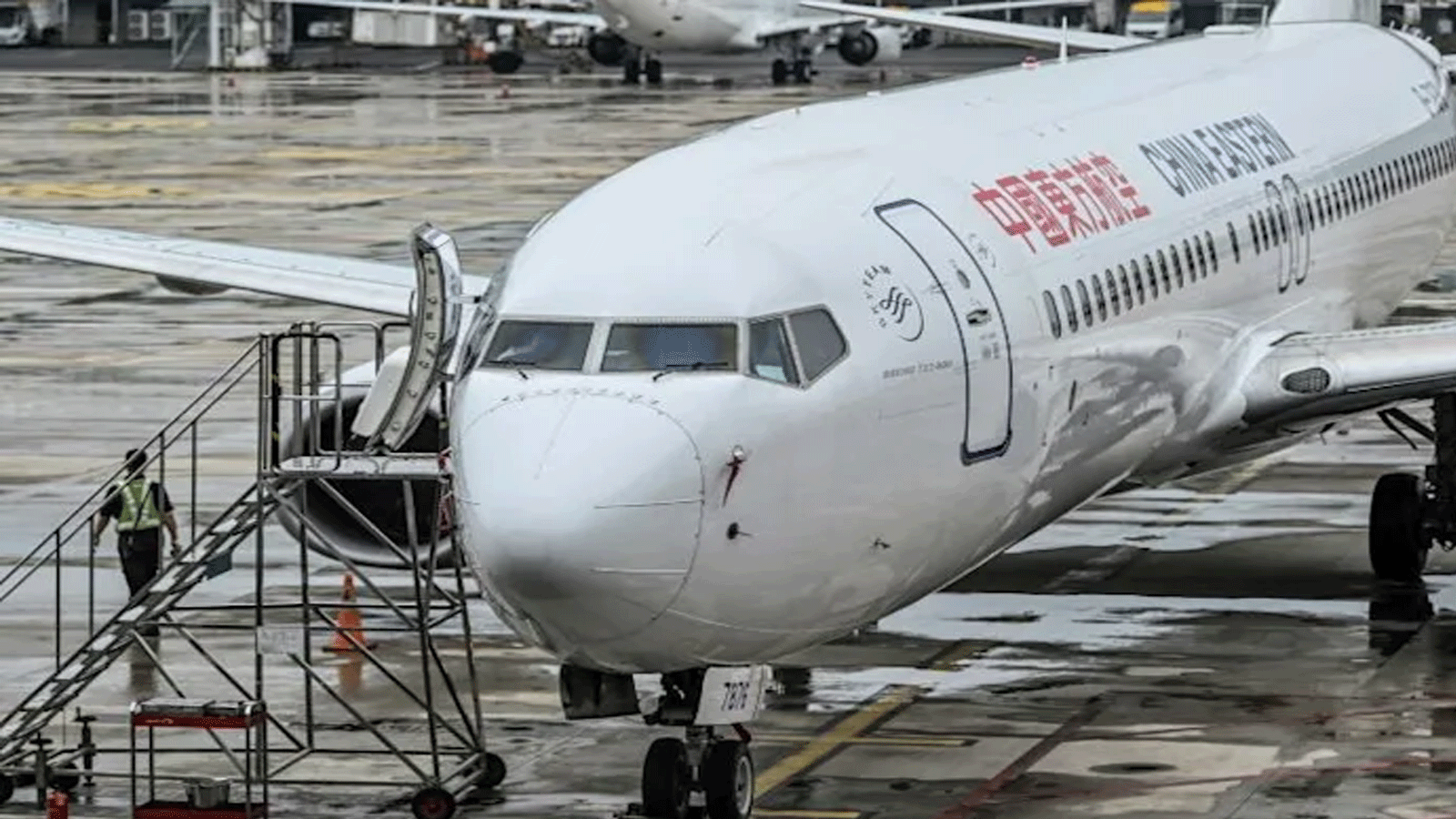 استأنفت شركة طيران شرق الصين رحلاتها من طراز بوينج 737-800 بعد حادث التحطم المميت في آذار\ مارس الماضي