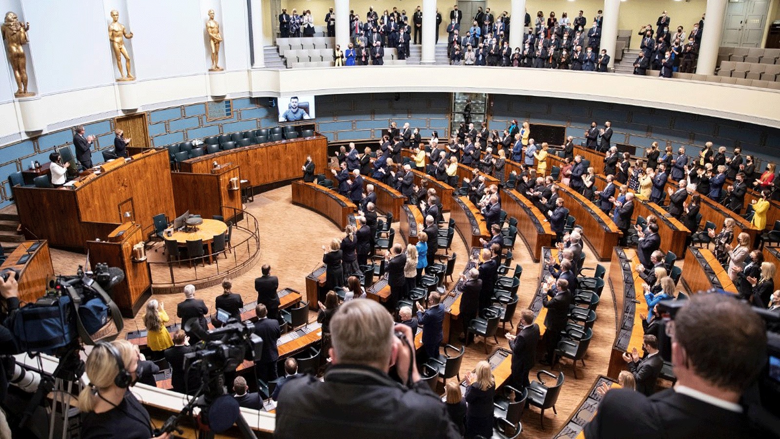 البرلمان الفنلندي في جلسة استماع للرئيس الأوكراني فولديمير زيلينسكي