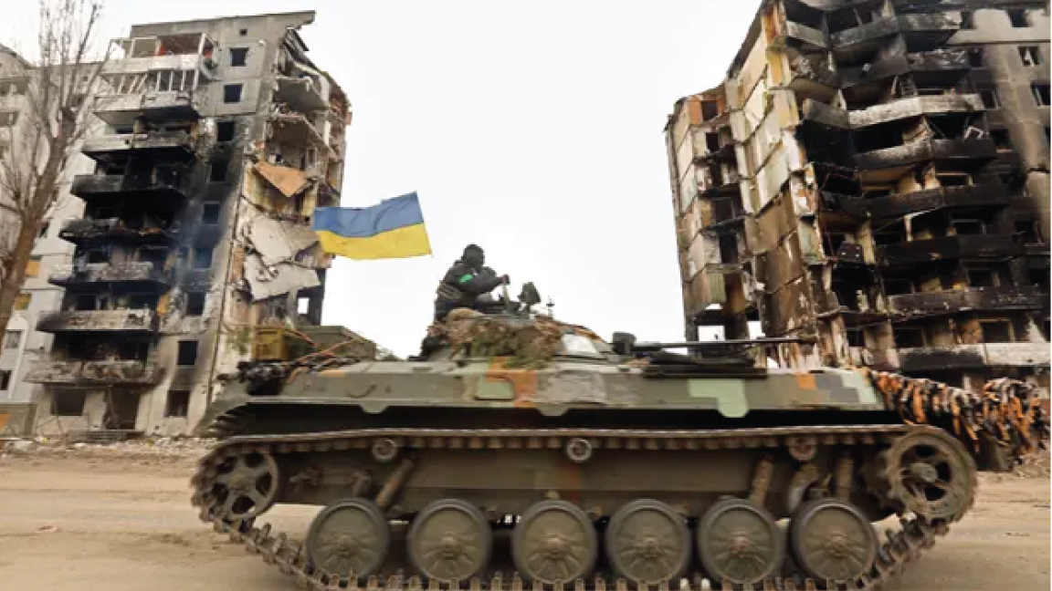 القوات الأوكرانية تعود إلى بلدة بورودينكا في أوكرانيا بعد انسحاب الروس منها
