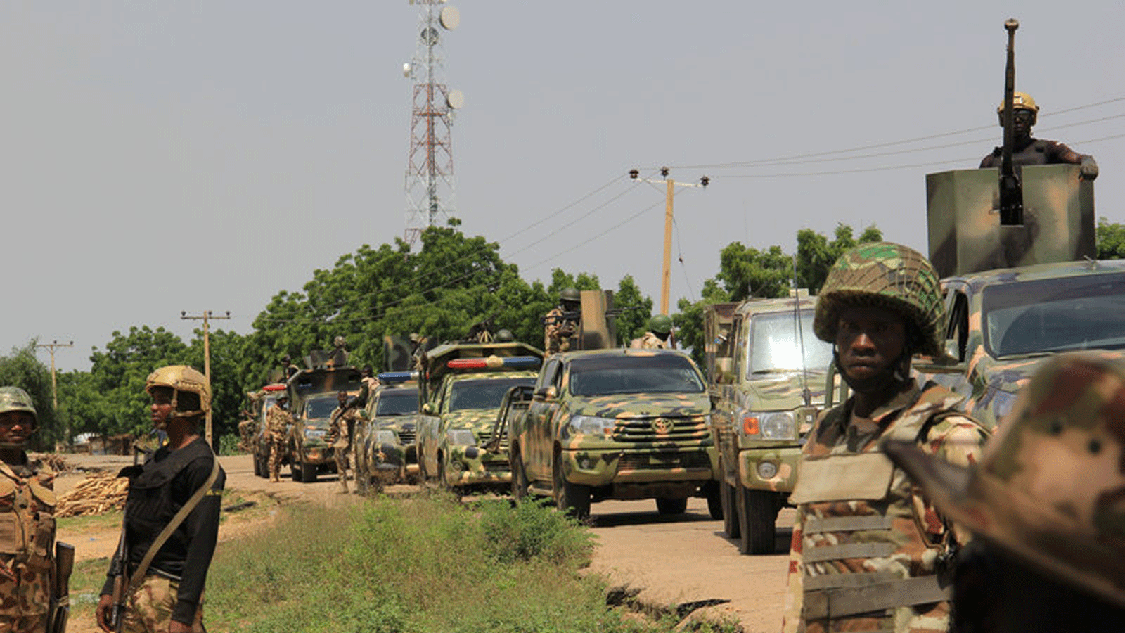 دورية لجنود نيجيريين في 12 تشرين الأول / أكتوبر 2019 بعد أن نفذ مسلحون يشتبه بانتمائهم لتنظيم الدولة الإسلامية في غرب إفريقيا (ISWAP) هجوماً مميتاً في قرية تونغوش بولاية بورنو