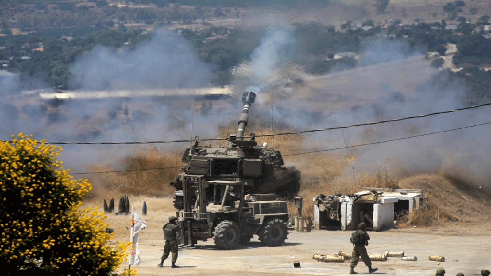 أدى القصف الانتقامي للجيش الإسرائيلي على جنوب لبنان إلى اندلاع حرائق غابات متعددة