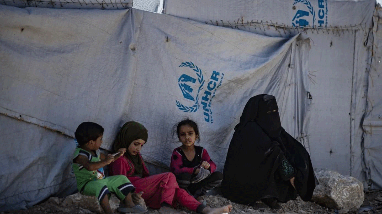 أطفال يسكنون مخيم الهول في سوريا
