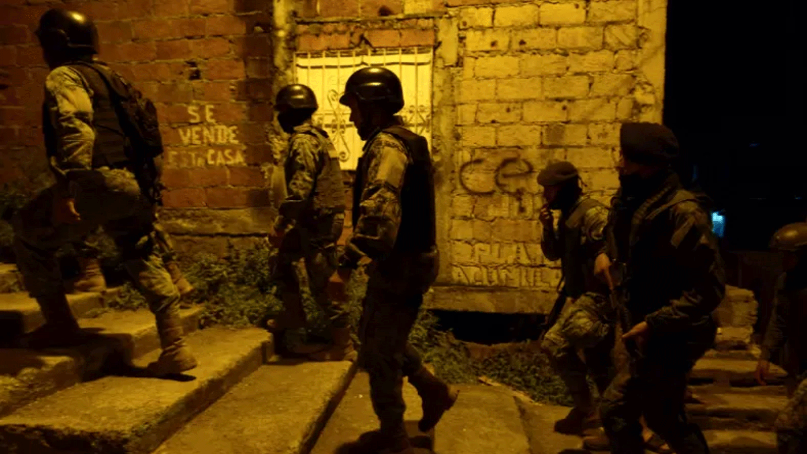 دورية للجنود في سيرو لاس كابراس، كانتون يقع في مقاطعة غواياس، الإكوادور، في 29 نيسان\أبريل 2022