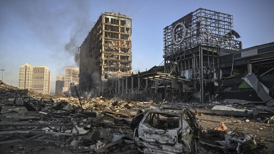الدمار هائل في كييف بفعل القصف الروسي العنيف