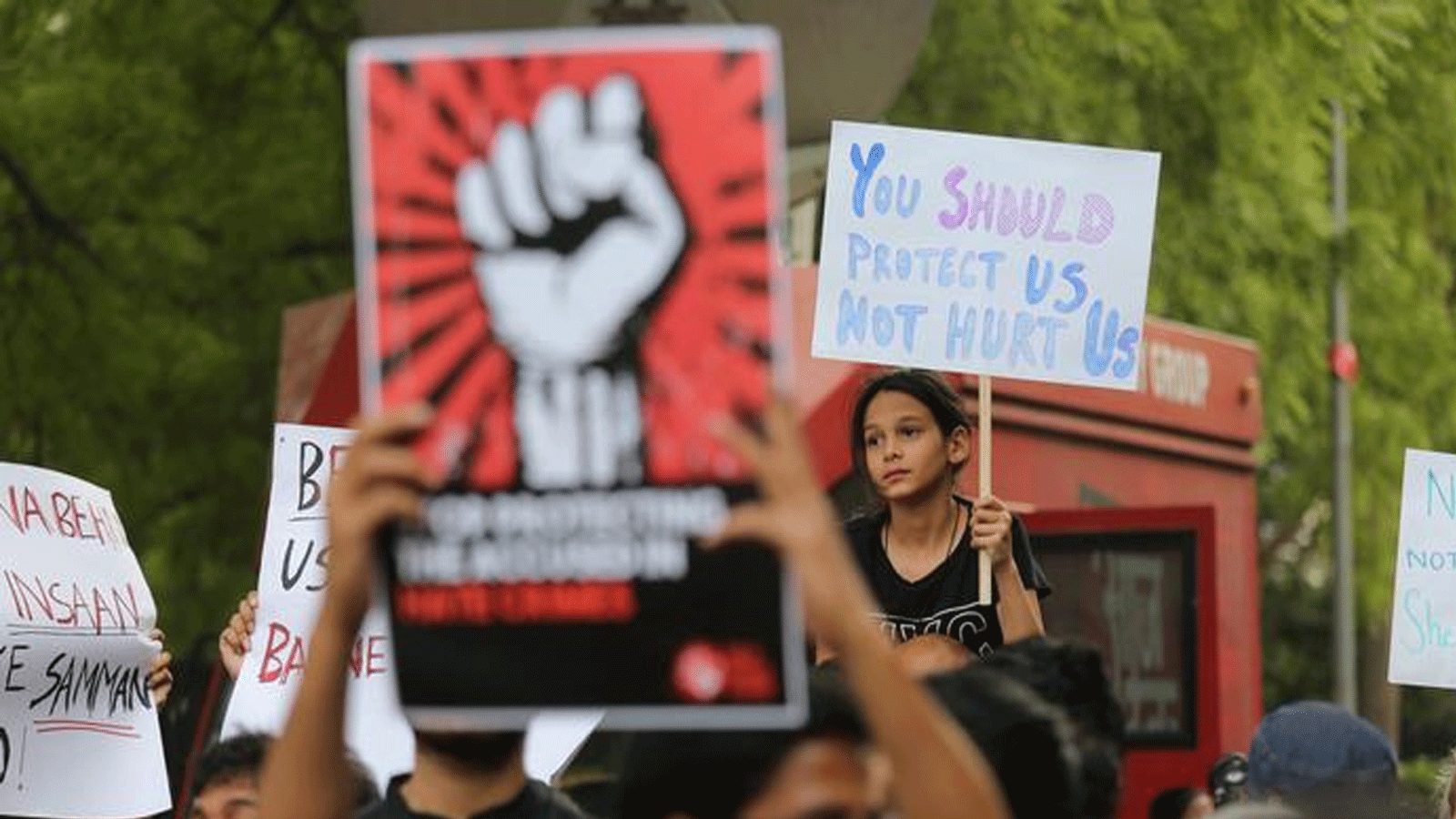 المتظاهرون في الهند يطالبون بالعدالة بعد سلسلة من الاعتداءات الجنسية على النساء والفتيات(dpa)