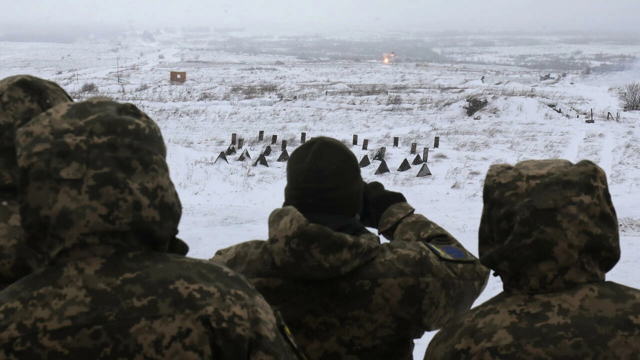 جنود أوكرانيون يشاركون في تدريبات عسكرية قرب مدينة لفيف (غرب) في 28 يناير 2022 
