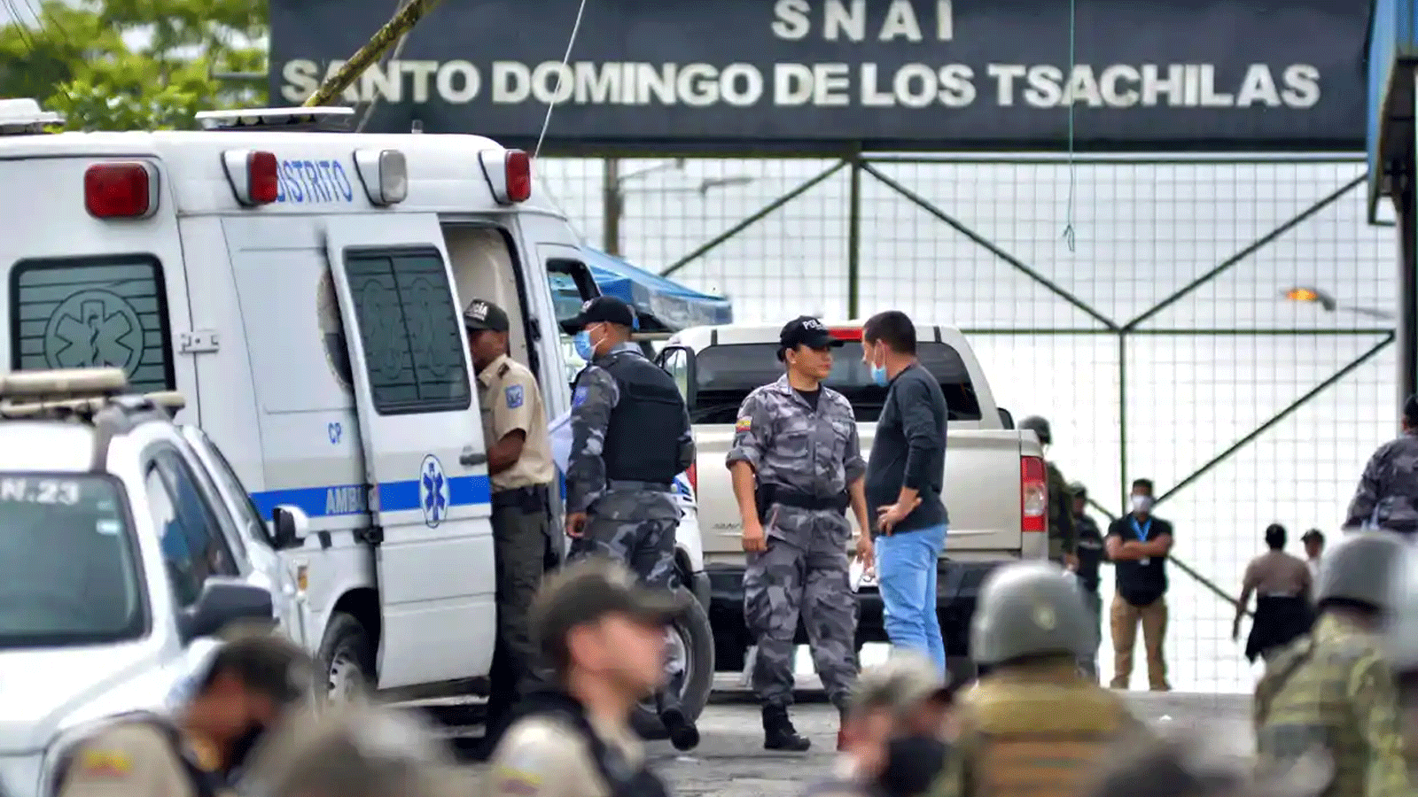 منظر خارج سجن بيلافيستا بعد أعمال شغب، في سانتو دومينغو دي لوس تساتشيلاس، الإكوادور ، يوم الاثنين