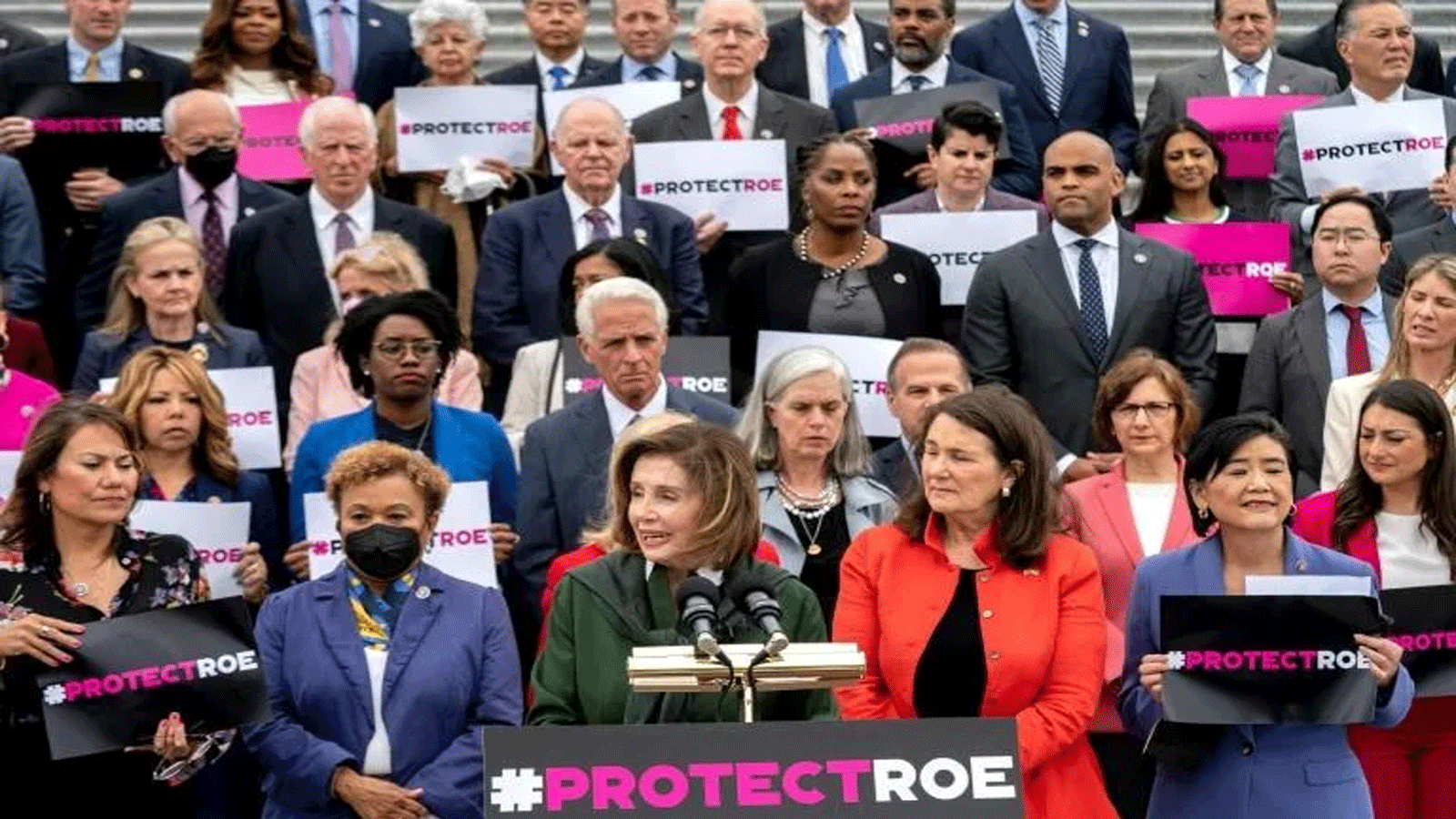 دعت رئيسة مجلس النواب الأميريكي نانسي بيلوسي وزملائها من المشرعين الديمقراطيين إلى تعبئة جماهيرية عشية يوم عمل على مستوى البلاد لدعم حقوق الإجهاض