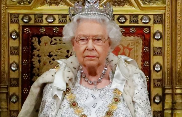 الملكة اليزابيث الثانية لن تكون على عرشها في افتتاح البرلمان