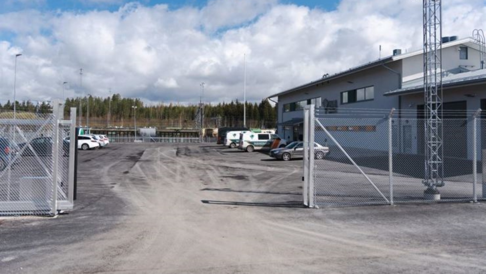 محطة حرس الحدود على بعد مئات الأمتار فقط من الحدود الروسية في جنوب شرق فنلندا 13 مايو 2022