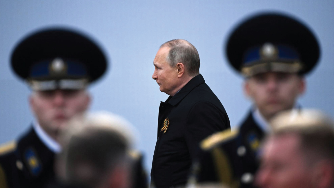 الرئيس الروسي فلاديمير بوتين يصل إلى مكان احتفال يوم النصر في موسكو