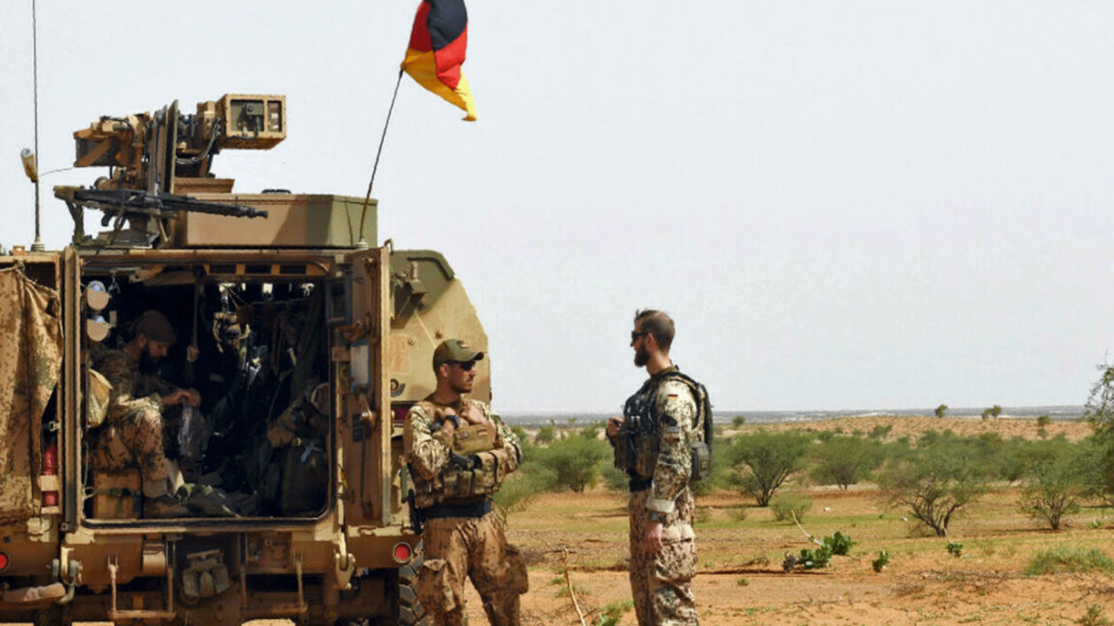 جنود من مفرزة ألمانية تابعة لبعثة الأمم المتحدة المتكاملة المتعددة الأبعاد لتحقيق الاستقرار في مالي خلال دورية على الطريق من غاو إلى غوسي في مالي. 2 آب\أغسطس 2018.
