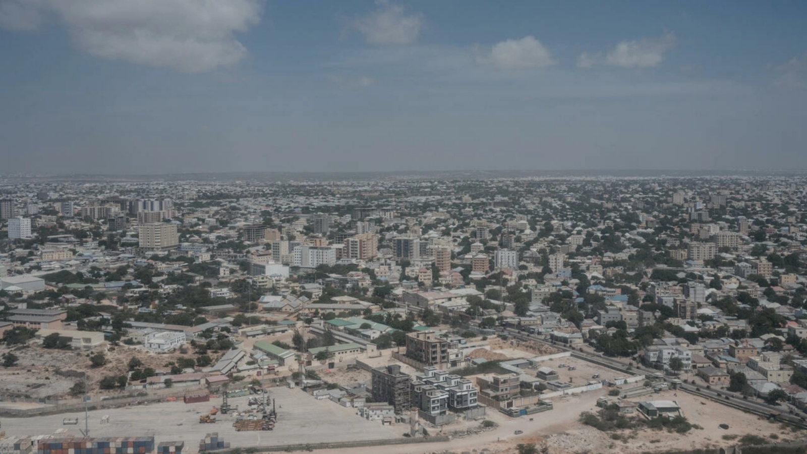 لقطة من الجو للعاصمة الصومالية مقديشو في 15 فبراير 2022