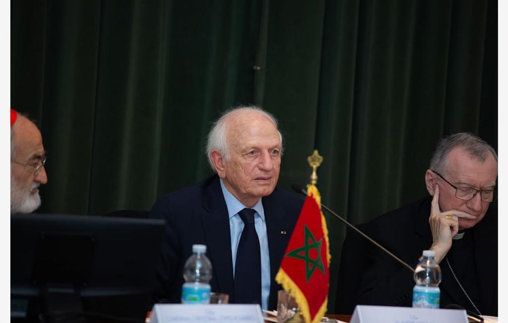 أزولاي يتحدث خلال ندوة الفاتيكان 