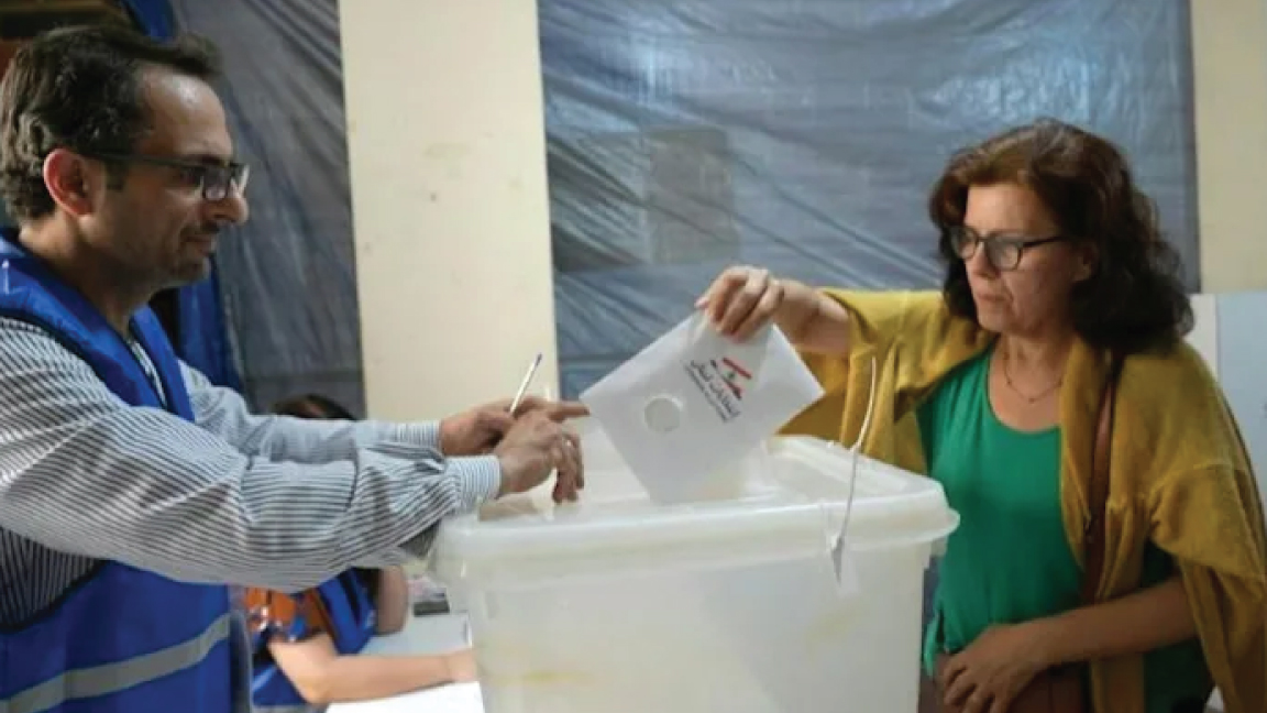أدلى اللبنانيون بأصواتهم في بيروت في أول انتخابات منذ الأزمة