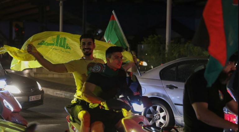 أنصار لحزب الله وحركة أمل في الضاحية الجنوبية لبيروت في يوم الانتخابات النيابية في 15 مايو 2022