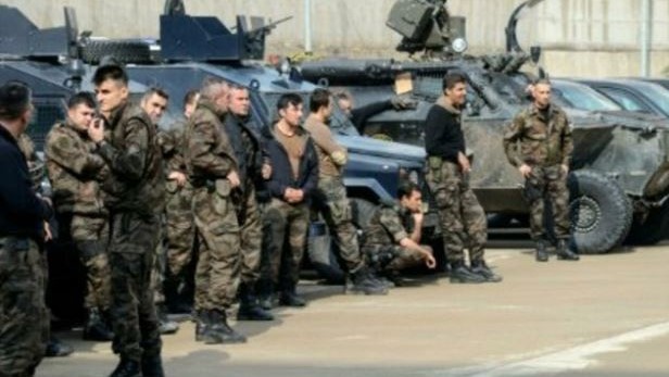 صورة من الأرشيف لقوات أمنية تركية في اثناء المواجهة مع مجموعات من تنظيم الدولة الإسلامية