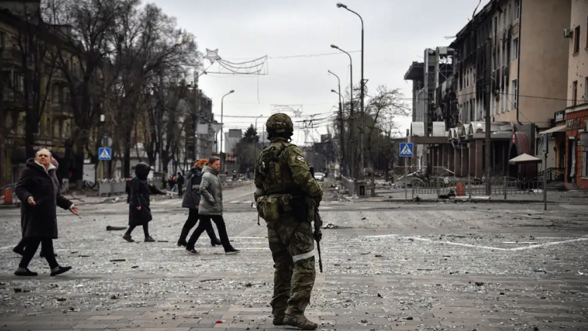 جندي روسي في ماريوبول الأوكرانية في 12 أبريل 2022